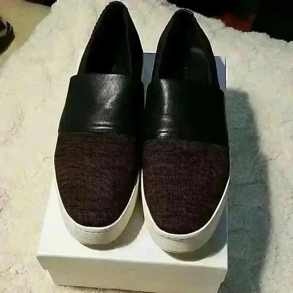 Vince Shoes - Vince Black Leather Canvas shoes sz 10